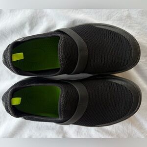 OOFOS Women's OOmg eeZee Low Recovery Shoe Size 8 Black Slip On